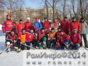 В микрорайоне Холодово уже несколько лет существует любительская хоккейная команда