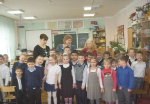 ПРОТЯНИ ЗА КНИЖКОЙ РУКУ…