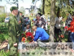 Возле всех мемориалов в сельском поселении Сафоновское 9 мая прошли митинги памяти