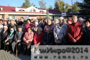 Песню о заводской проходной пели дружно всем заводом