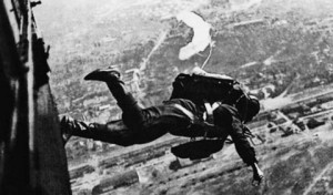 ПАРАШЮТИСТ ХАРИТОНОВ ИЗ НОВОГО СЕЛА