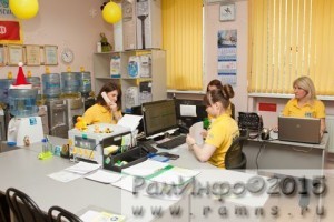 Работа в офисе в полном разгаре, постоянные клиенты диспетчеров узнают по голосу