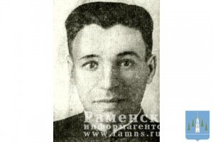 Героический парень с рабочей закалкой