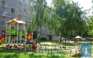 В п.Электроизолятор начались работы по реконструкции детских площадок