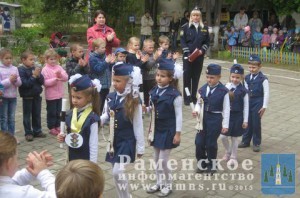 Правила дорожного движения сотрудники ГАИ напомнили малышам и их родителям