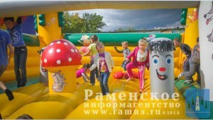 Для детей были установлены батуты