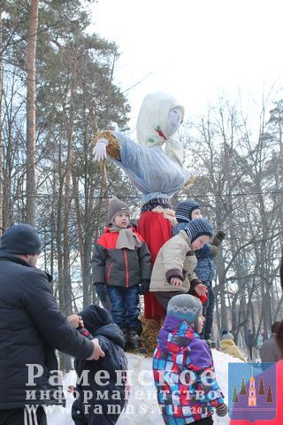 Чучело Масленицы - символ уходящей зимы