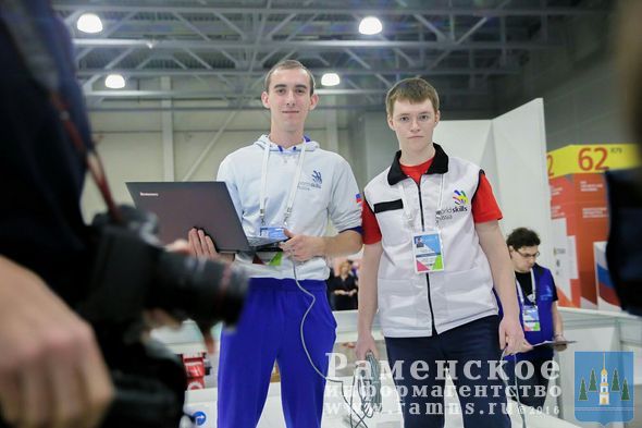 Максим Широков и Алексей Воробьев привезли серебро по мобильной робототехнике