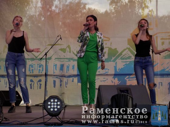 Выступление вокалистки  Ирины Колядиной
