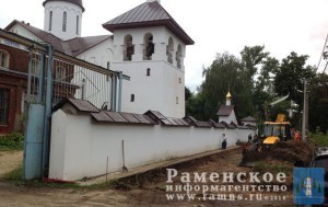 В Кратово проводятся работы по благоустройству территории Храма иконы Державной Божьей Матери