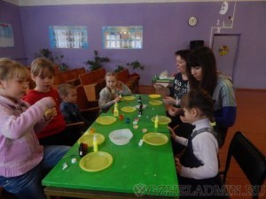 Мастер-класс по изготовлению лизунов и попрыгунчиков провели в ДК «Кошеровский»