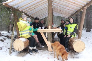 Сотрудники ГИБДД поздравили с Днем защитника Отечетсва старшего егеря Раменского охотхозяйчтыв Андрея Подкопаева