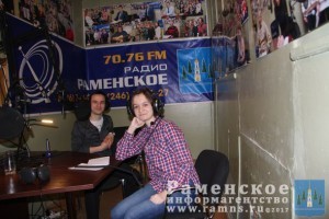 В студии музыканты группы «ИделИс» Михаил Перов и Ольга Веденина