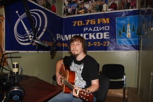 Гостем Музыкального часа стал автор и исполнитель Никита Плотников