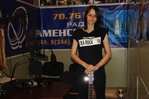 Гость передачи «Музыкальный час» — автор и исполнитель Наталья Плотникова.