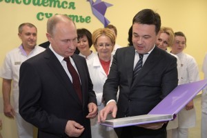 Владимир Путин и Андрей Воробьев посетили перинатальный центр и форум малых городов в ходе визита в Коломну