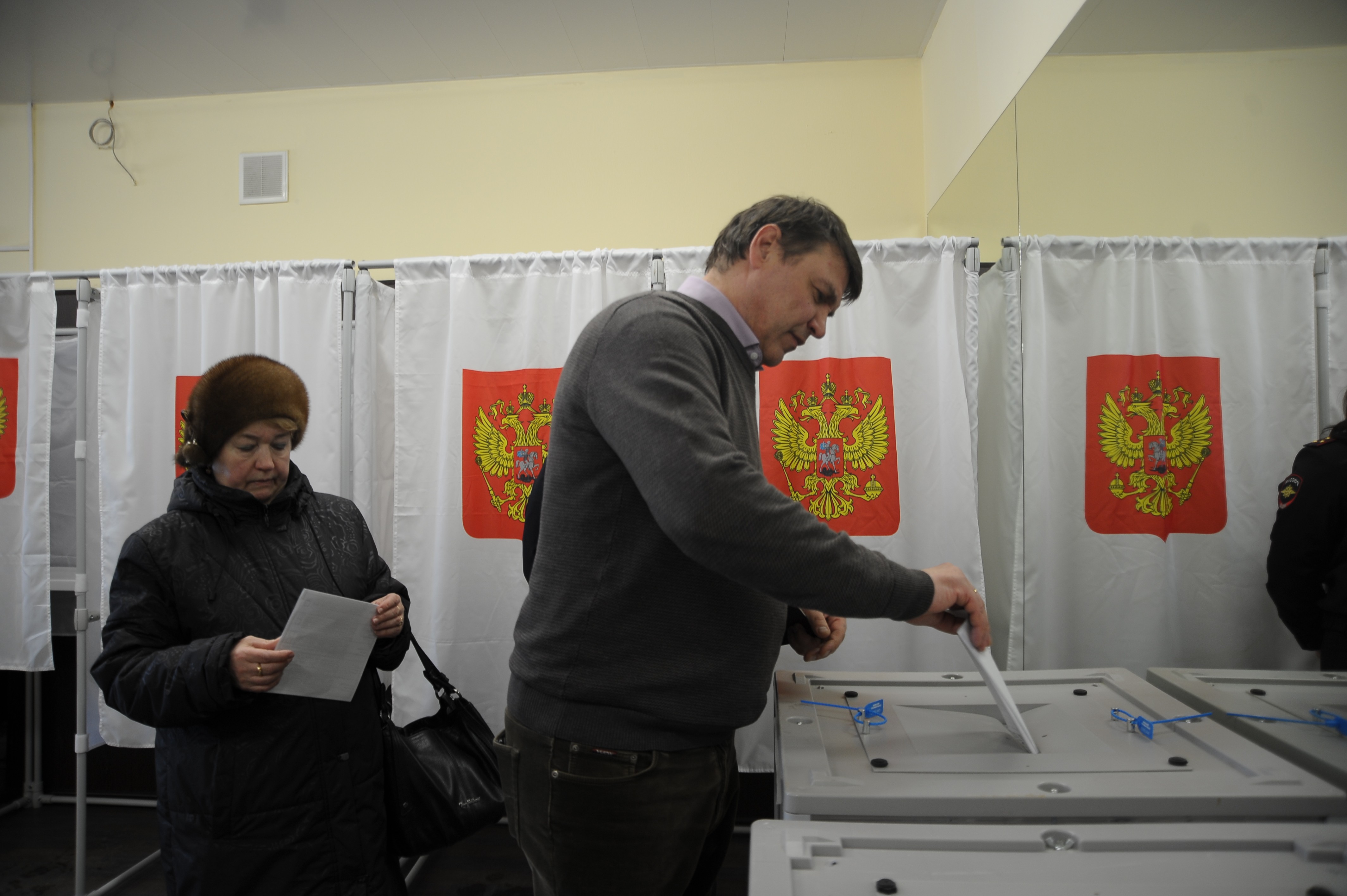 Полдень на избирательных участках. Избирательный участок в Раменском. Фото с избирательного участка 2633.