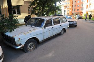 Администрация района проводит работу по ликвидации бесхозных автомобилей во дворах
