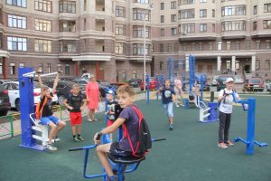 Детскую и спортивную площадку открыли во дворе дома №12 на Северном шоссе