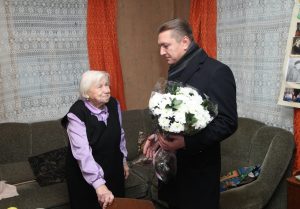 Глава Раменского района Андрей Кулаков поздравил со 100-летним юбилеем жительницу г.Раменское Нину Ивановну Барсукову