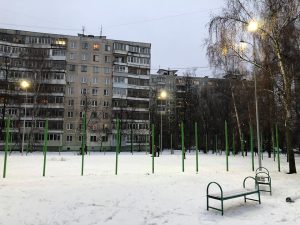 Депутат Мособлдумы проконтролировал ход благоустройства спортивной площадки в Жуковском