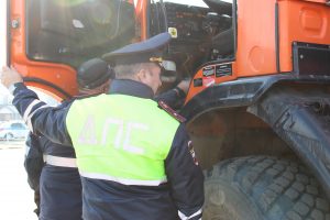 Водителей большегрузов проверят на соблюдение правил перевозки