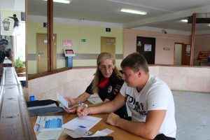 Инспекторы ГИББД проводят разъяснительные беседы по пользованию порталом Госуслуг