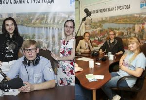 Гости студии — дизайнер электронной верстки Кирилл Юксин и бортпроводник Денис Апальков