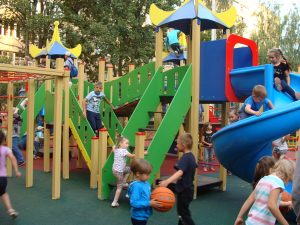 Детскую площадку открыли  дворе д.д.22, 24 на ул.Михалевича