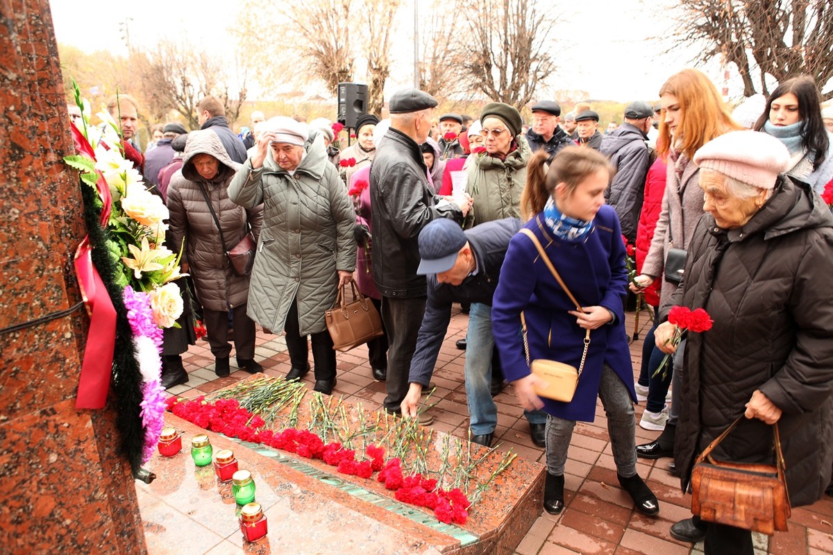 Молитва в раменском. Митинг репрессированных. Митинги репрессии. День памяти Раменское.