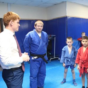 «Спасибо за новый инвентарь!»- так встретили спортсмены Спортивной школы «Островецкой» «виновника» наполнения залов школы новым оборудованием и инвентарем