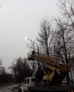 Сотрудники МБУ «Содержание и благоустройство» продолжают работы по текущему ремонту сетей уличного освещения