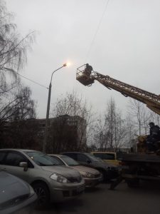 Сотрудниками МБУ «Содержание и благоустройство» проводятся работы по текущему ремонту сетей уличного освещения