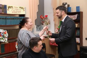 Глава округа Виктор Неволин провел встречу с матерями и вдовами военнослужащих, погибших в локальных войнах