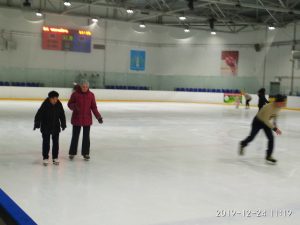 Очередные катания для людей старшего поколения прошли на ледовом катке  г. Раменское