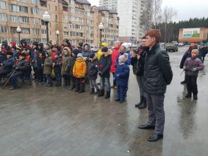 К мемориальному комплексу в Островцах возложили цветы