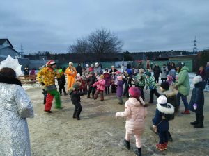 8 января в п. Кратово на ул. Мира прошли праздничные Рождественские гуляния для детей и взрослых