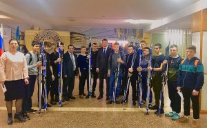 Комплекты беговых лыж получили в подарок студенты Игумновского филиала Раменского дорожно-строительного техникума