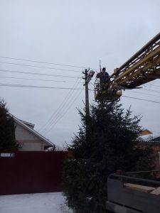 Сотрудниками МБУ «Содержание и благоустройство» проводятся работы по текущему ремонту сетей уличного освещения