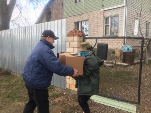 Коллектив ТУ «Гжельское» оказывает содействие в раздаче продуктовых наборов пожилым людям