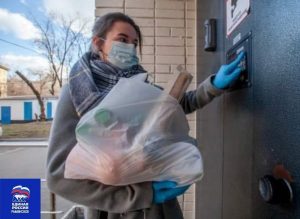 Месяц борьбы с пандемией: Волонтеры помогли десяткам тысяч россиян