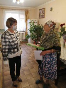 Нина Ширенина поздравила жительницу деревни Володино Батаеву Марию Федоровну с 90-летним юбилеем