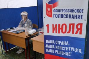 Участки для голосования по поправкам в Конституцию РФ открыты во многих дворах округа