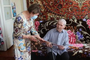 Нина Ширенина поздравила с 90-летием жителя д.Фрязино