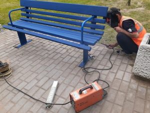 На территории п.Родники ведутся работы по благоустройству