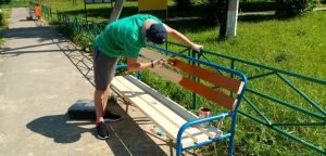 В с.п.Ганусовское продолжаются работы по покосу травы и уборке территорий