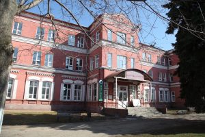 Терапевтический корпус принимает пациентов