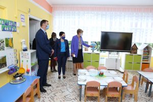 Виктор Неволин посетил детский сад № 79 в поселке Дубовая роща