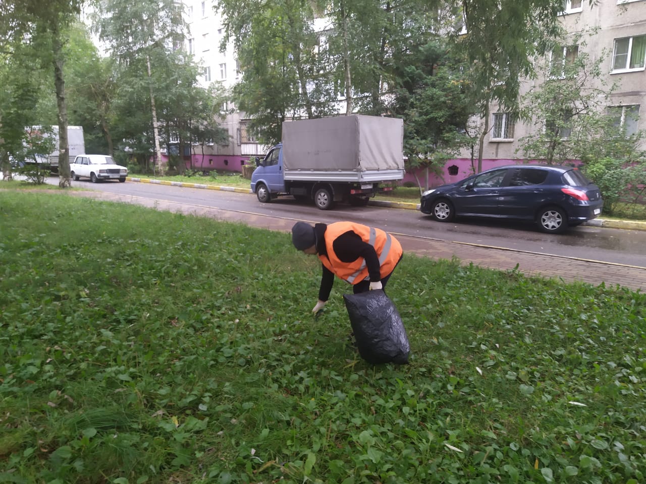 Работа в раменском новое. МБУ "содержание и благоустройство". Благоустроиство абочини на трассе.