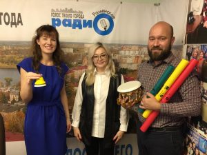 Альфия Насибулина, музруководитель ДС №4 продемонстрировала инструменты, на которых занимаются ее воспитанники